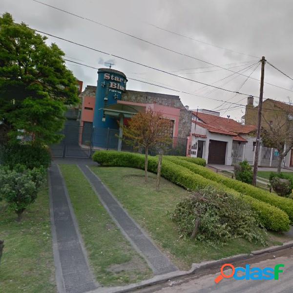 Local sobre avenida Paso. Con renta. Posibilidad de hacer 4