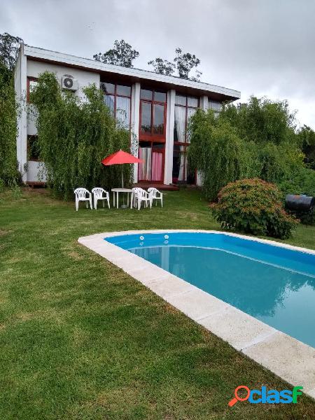 "RETASADA" CASA EN VENTA CON PISCINA - PERMUTA -