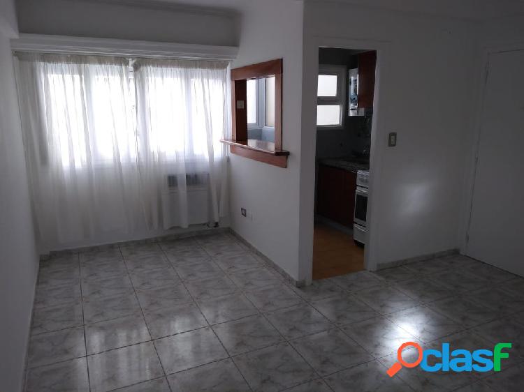 VENTA DEPARTAMENTO. 2 AMBIENTE A LA CALLE. ZONA CENTRO