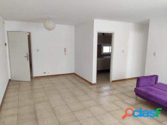 Venta de departamento de 1 dormitorio en Güemes en complejo