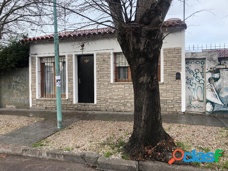 Casa a reciclar, con dos patios