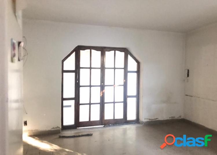 Se vende Casa de 3 dormitorios a metros del parque Hipolito