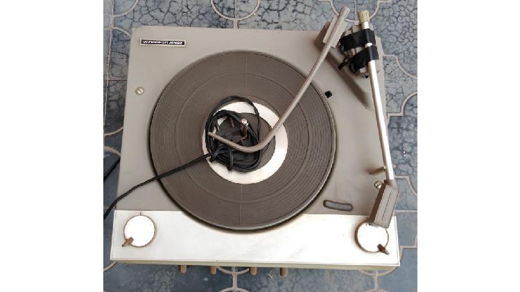 Tocadisco Antiguo Winco con varios discos de los 60 y 70