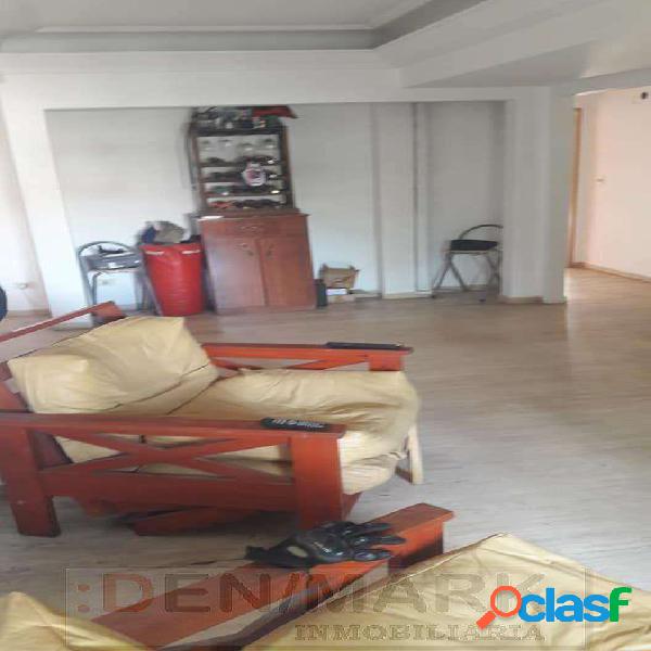 VENTA CASA. 4 DORM. 2 BAÑOS. PATIO. COCHERA (RIOJA 4700)