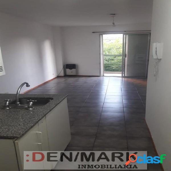VENTA DEPTO MONOAMBIENTE AL FRENTE CON BALCON (COCHABAMBA