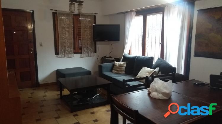 VENTA POR VIAJE CASA 5 AMBIENTES CON QUINCHO. BARRIO EL