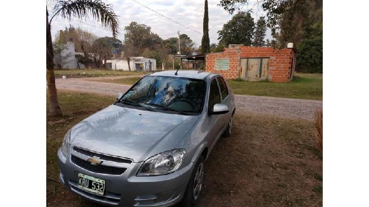 vendo chevrolet prisma 2011