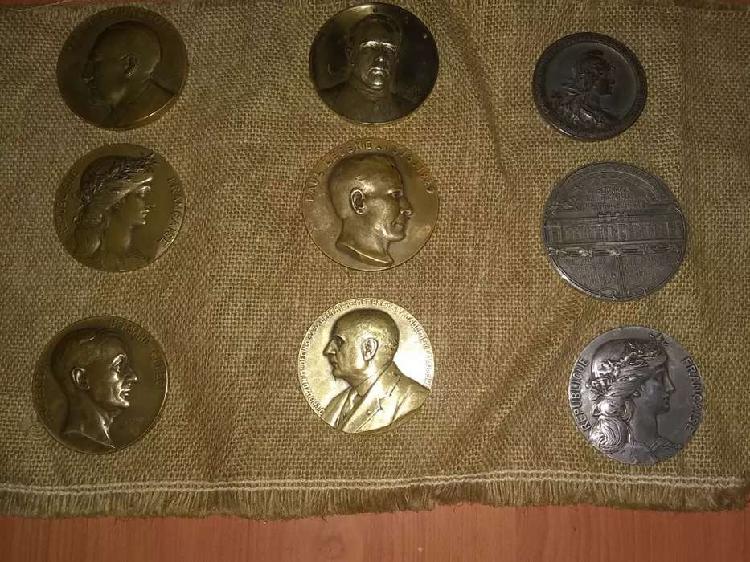 9 medallones conmemorativas de 1930 aprox.