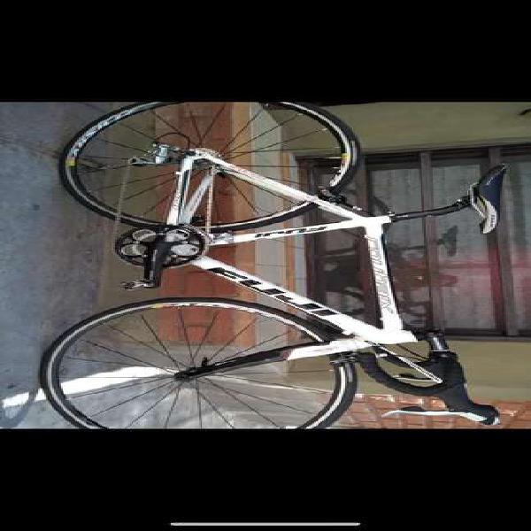 Bicicleta marca fuji, modelo rowbikes