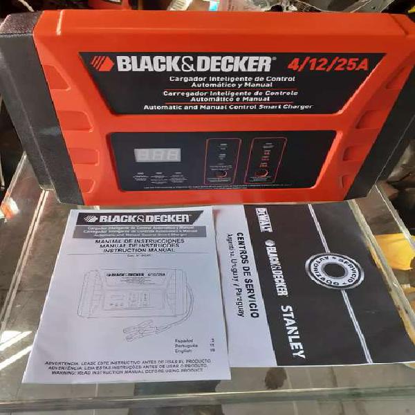 Cargador de Batería Inteligente Black Decker En Caja