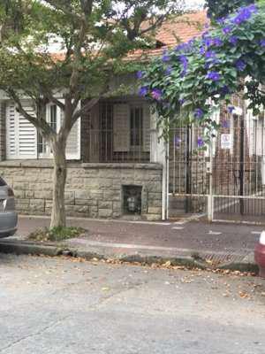 Chalet zona Clínica Colón. Ideal para uso profesional.