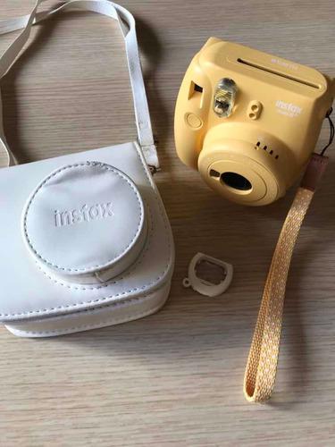 Cámara Instantánea Fujifilm Instax Amarilla Con Estuche