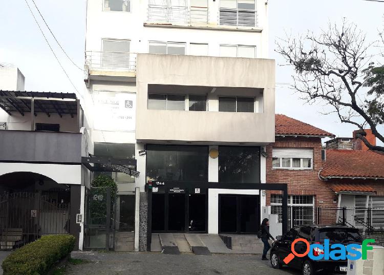 Edificio en Block Pb y 3 niveles: Nuñez la mejor ubicación