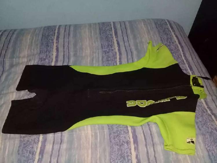 Traje de neoprene aleeda