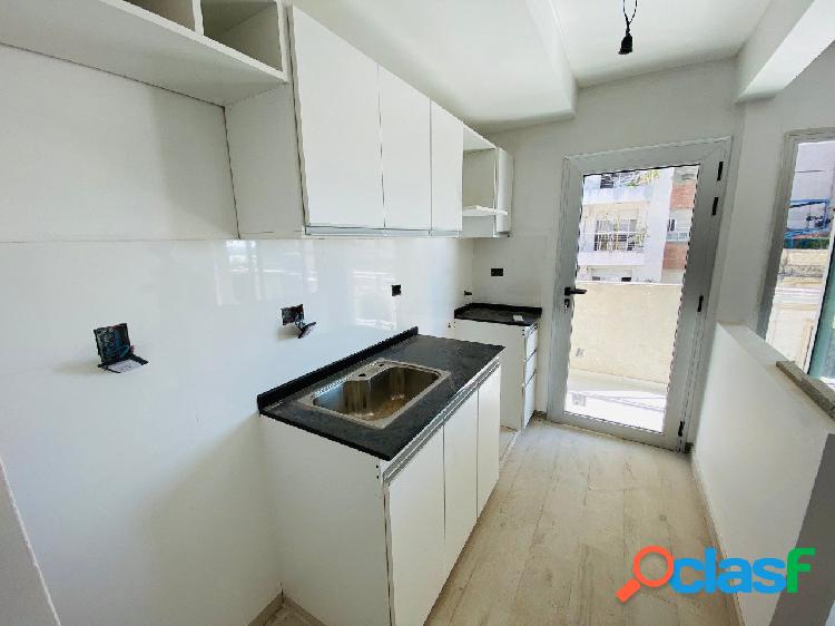 VENTA de Departamento de 1 dormitorio al frente con amplio