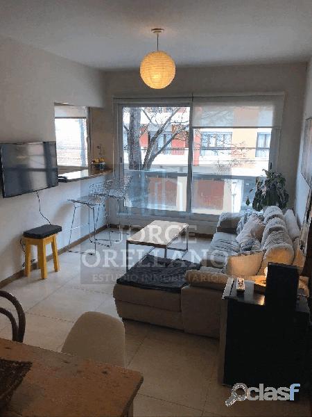 VENTA/PERMUTA SEMIPISO 2 AMBIENTES CON COCHERA CUBIERTA Y
