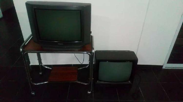 Vendo televisor Sony, Grundig, ambos de 20 pulgadas. Mas