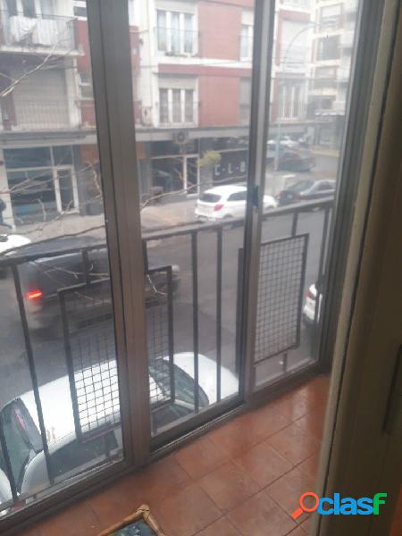 2 AMB. A LA CALLE CON BALCON SALIENTE