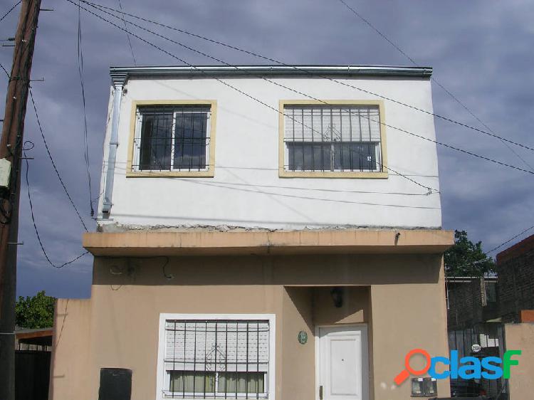 Casa en Alquiler. 2 Amb. 1 Dor. 40 M2 Cub.