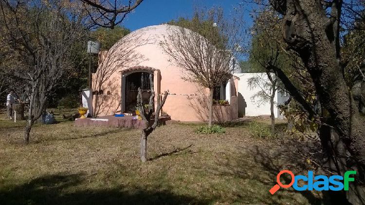 Casa en Capilla del Monte, estilo iglu en dos lotes...