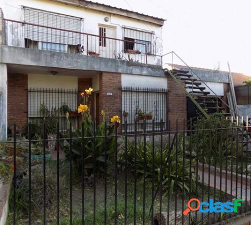 Ituzaingó Norte - Casa De 3 Amb. Y Departamento 2 Amb.