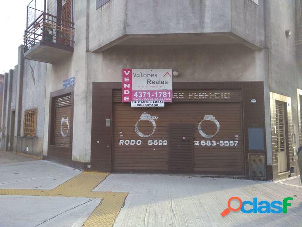 Local con vivienda.