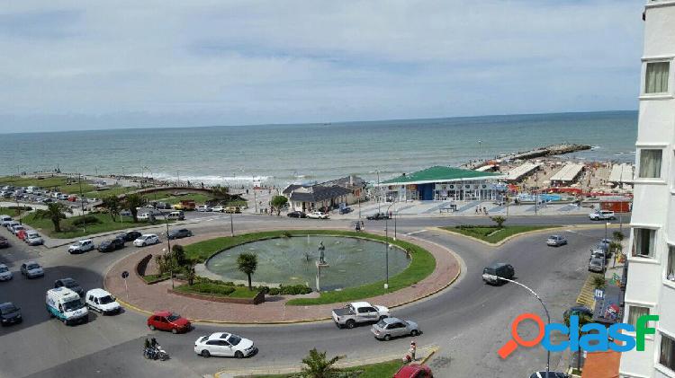 Piso con todos los ambientes vista al mar. Zona Centro.