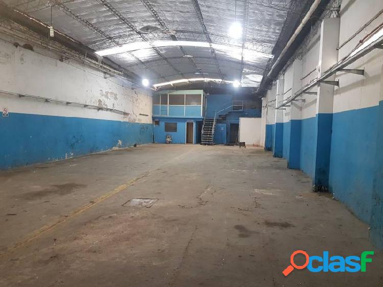 Alquiler. Depósito 400 m². Sin expensas. Fuerza motriz.