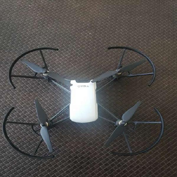 Drone Tello casi sin uso con repuesto de helices y una