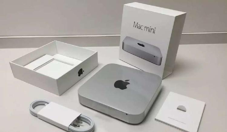 Mac Mini con caja y accesorios