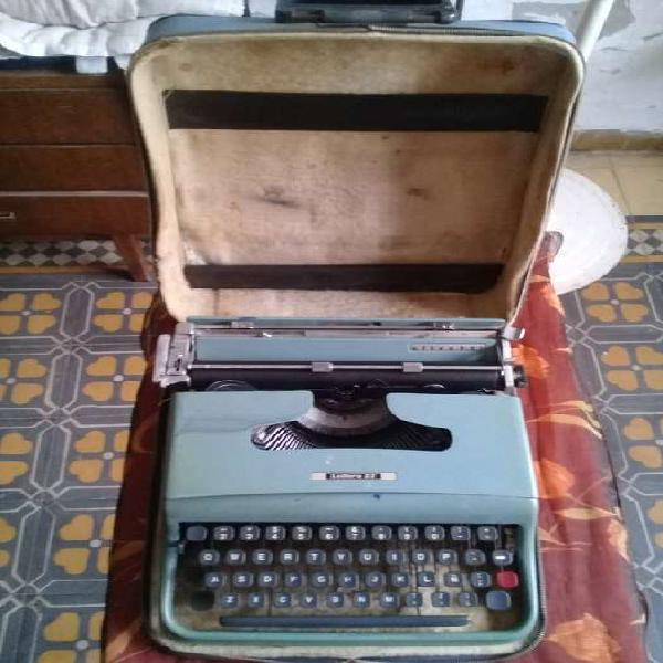 Máquina de escribir Olivetti Lettera 22