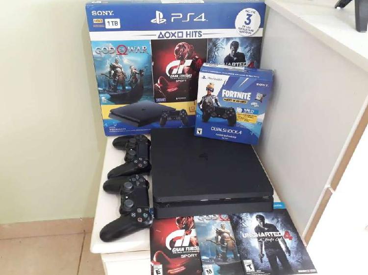 PlayStation 4 Slim 1TB + 2 Joysticks + 3 Juegos Físicos