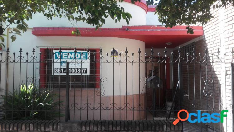 VENTA !!! CASA + SALON COMERCIAL- B° LOS PLATANOS