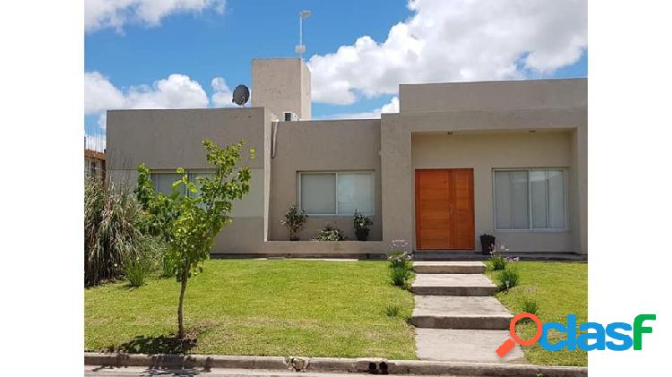 VENTA CASA TEJAS 3 - 3 DORMITORIOS - CORDOBA