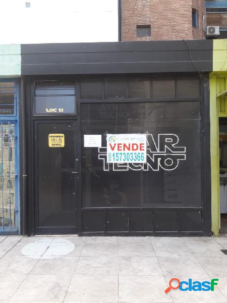 Velez Sarsfield 156 local en Galeria