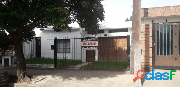 Casa en venta en Ameghino Sur 3 dor sobre Gabriela Mistral a