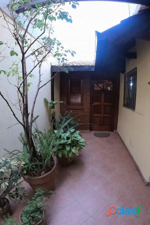 HERMOSA CASA P. BAJA DE 3 DORMITORIOS CON PATIO JARDIN,