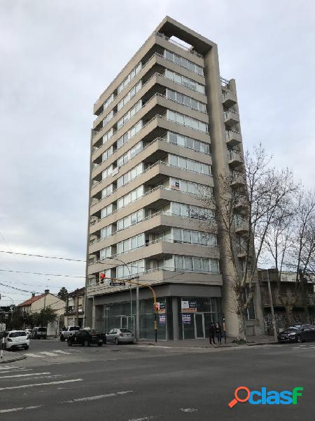 VENTA DEPTO.2 AMB. DE CATEGORÍA A LA CALLE.BALCÓN.