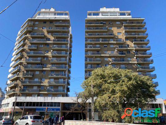 Venta de departamento de 1 dormitorio en Güemes en complejo