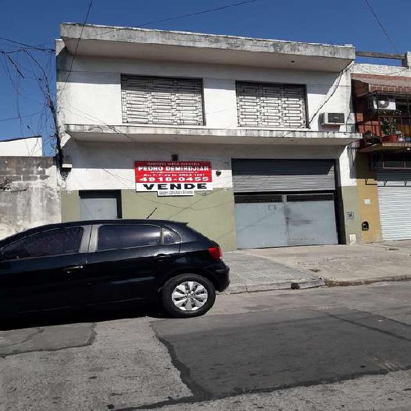 Galpón con oficinas o vivienda - Pompeya