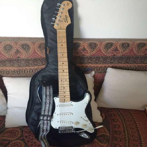 Guitarra SQUIER by FENDER Stratocaster California Series. LA