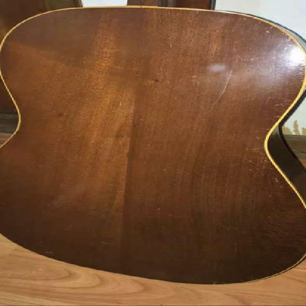 Guitarra criolla.