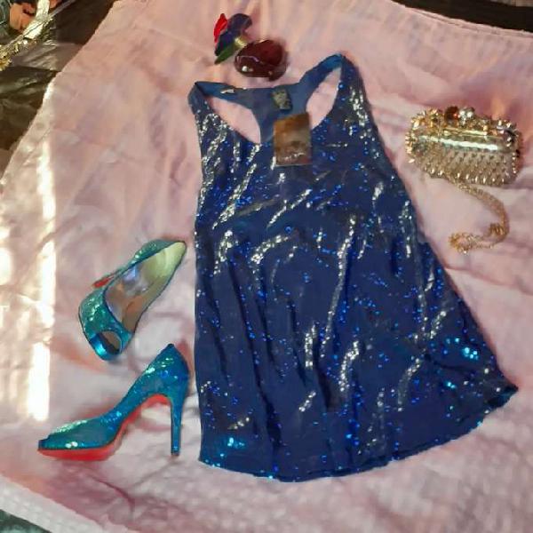 Ropa ,zapatos y accesorios .