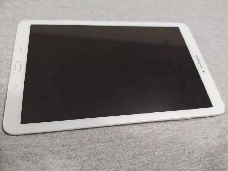 Tablet Samsung Tab E 9.6" excelente