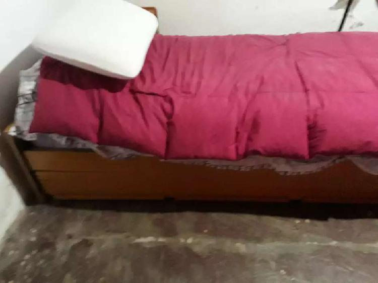 Vendo cama precio charlable.