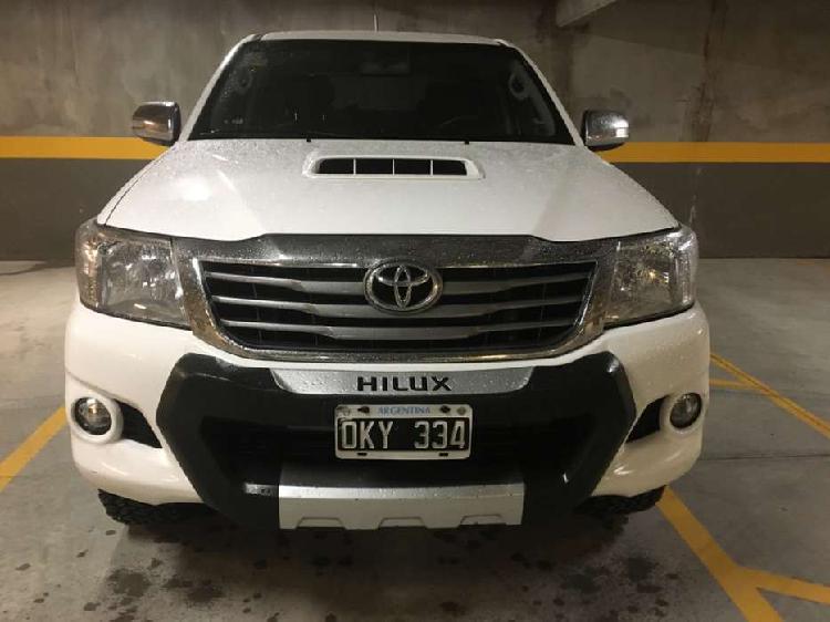 Toyota Hilux SRV Límited 4x4 . Todos los services en