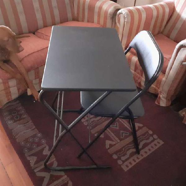 Vendo Escritorio y silla.