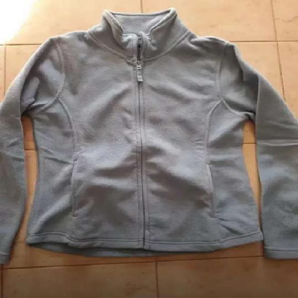 Campera Polar color celeste talle 1 sin uso