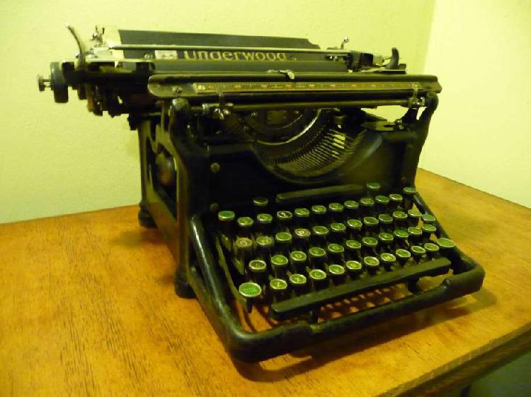 Máquina de Escribir Underwood de los años 40 hermosa!!!