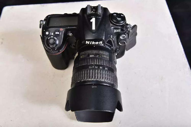 Nikon d300 con lente 18/70
